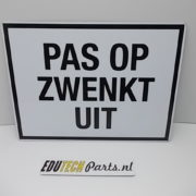 Pas op zwenkt uit bord